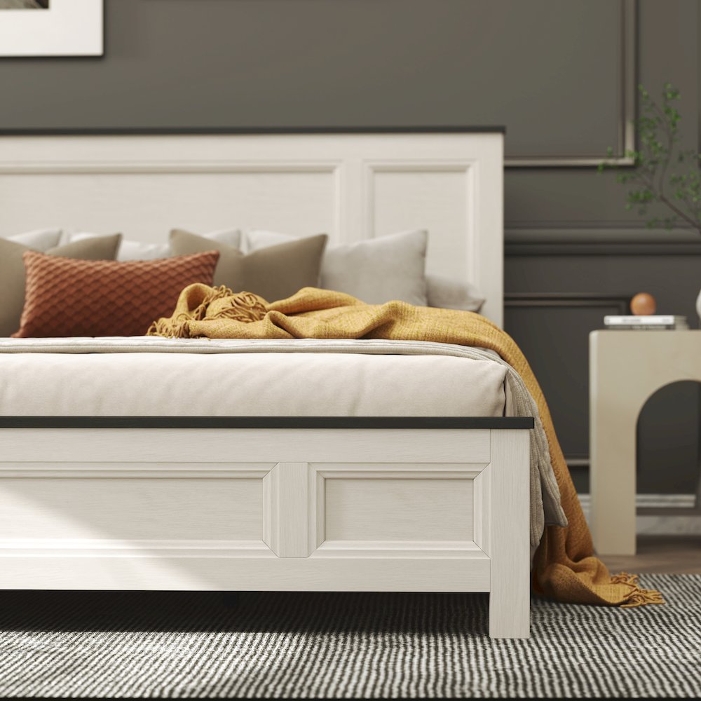Realynn Panel Bed, Off-White Finish, King. Picture 3