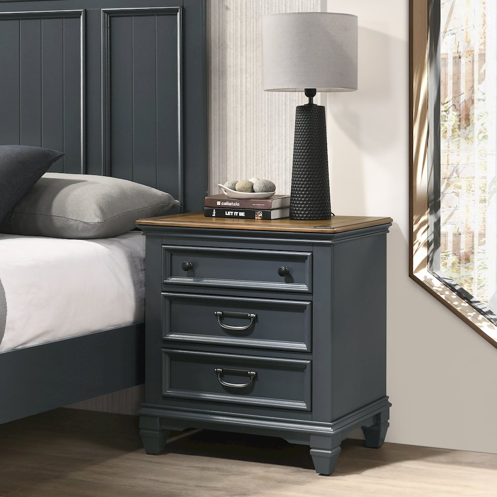 Clelane Wood Bedroom Set with Shiplap Panel Queen Bed and 2 Nightstands. Picture 3