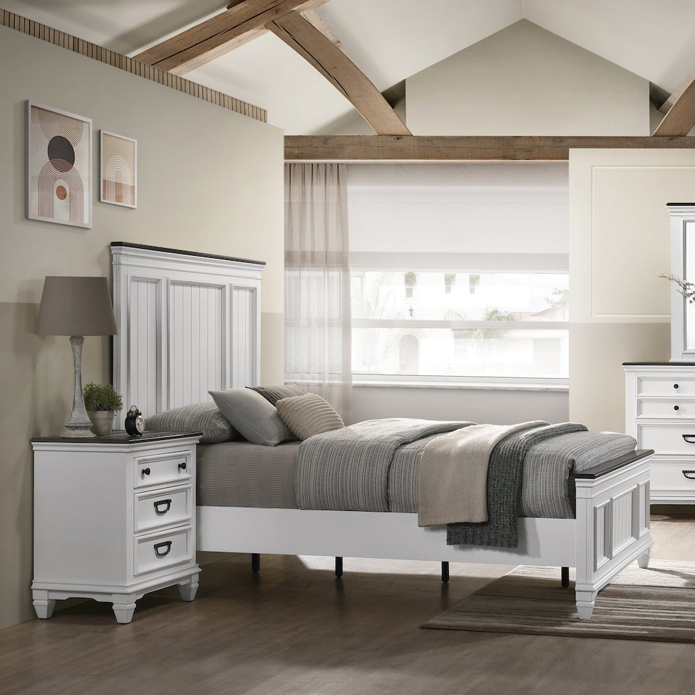 Clelane 3-Piece Wood Bedroom Set, Queen Bed and 2 Nightstands, Weathered White. Picture 3