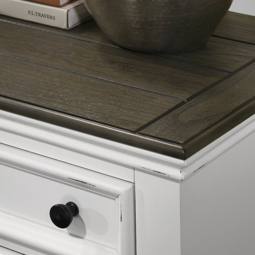 Clelane Wood Bedroom Set Panel Queen Bed, Dresser, Mirror, Nightstand, and Chest. Picture 12