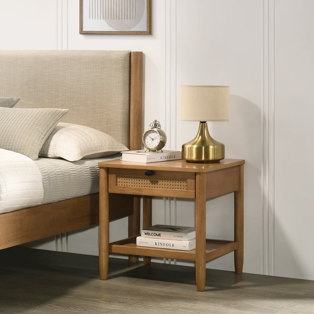 Vichy 3-Pc Rubberwood Bedroom Set, Platform Bed with Two Nightstands, Queen. Picture 6