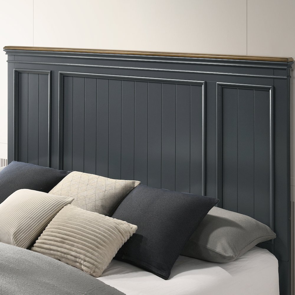 Clelane Wood Bedroom Set with Shiplap Panel Queen Bed and 2 Nightstands. Picture 4