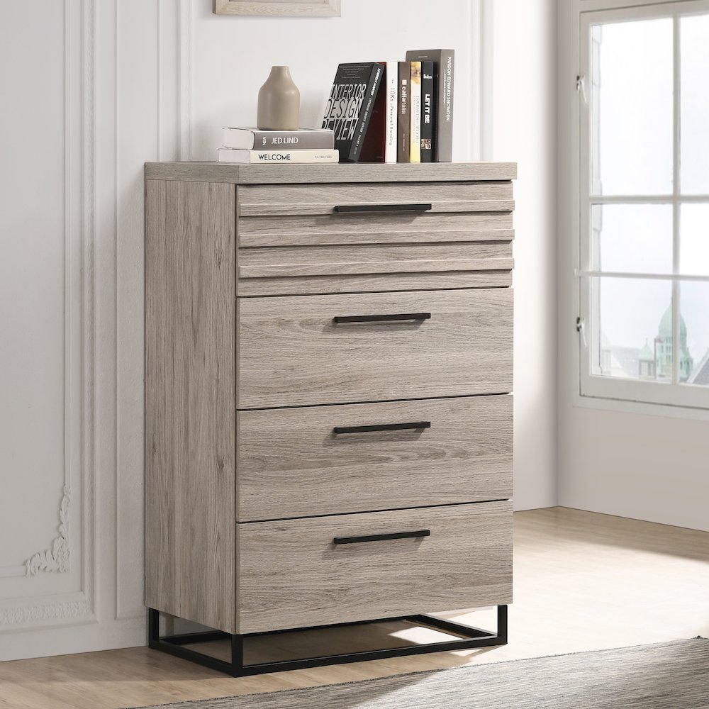 Panel Bed, Dresser, Mirror, 2 Nightstands, and Chest, Weathered Gray, Queen. Picture 7