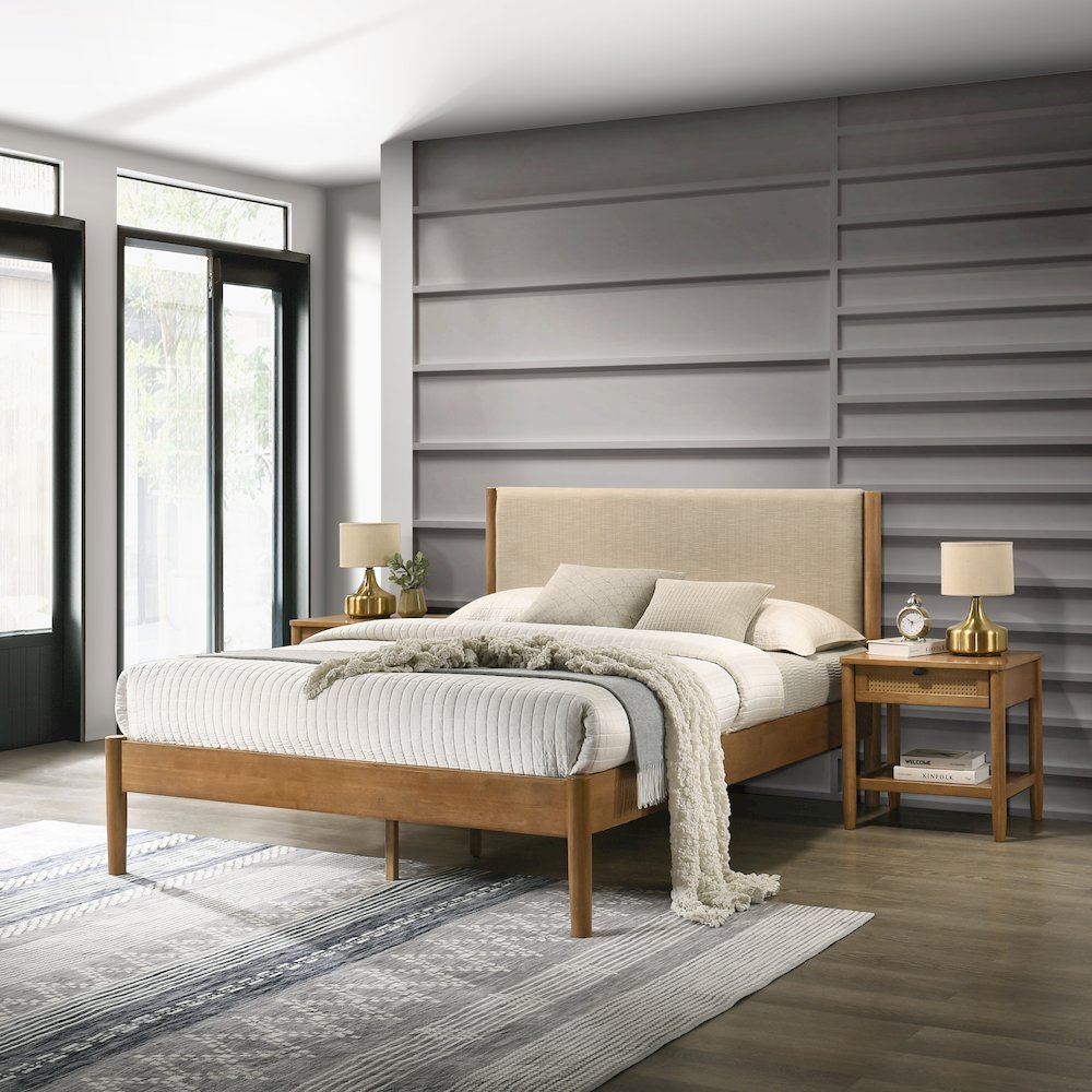Vichy 3-Pc Rubberwood Bedroom Set, Platform Bed with Two Nightstands, Queen. Picture 3