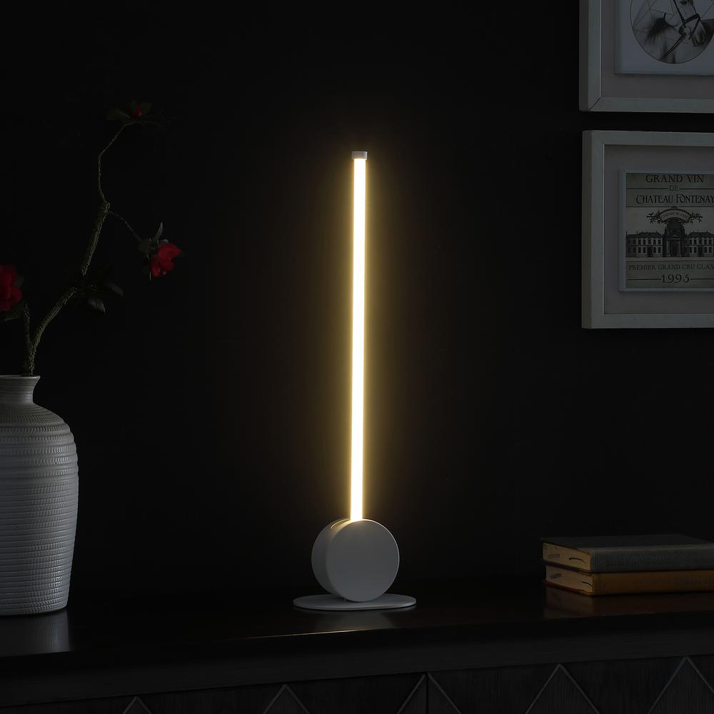 23" In Modern Led Leaning Towering Stick Metal Table Lamp. Picture 7