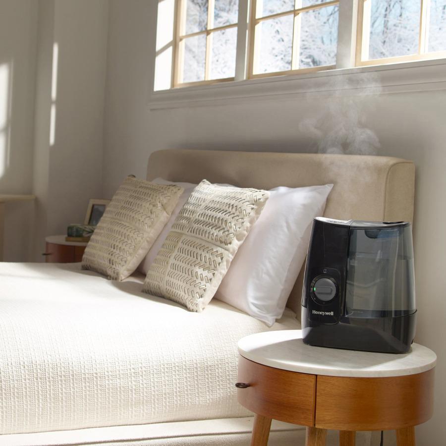 Honeywell HWM845 Warm Mist Humidifier - Warm Mist - 1 gal Tank - 520 Sq. ft. - Black. Picture 3