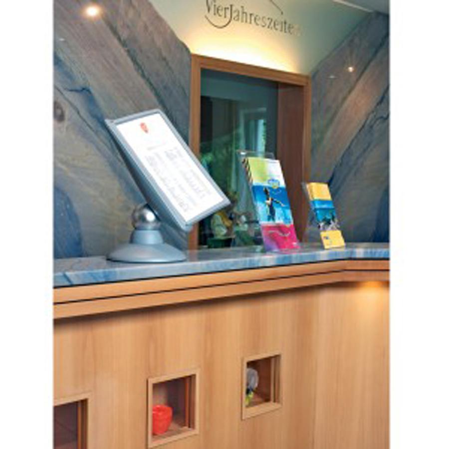 DURABLE&reg; SHERPA&reg; Motion Reference Display System - Desktop - 360&deg; Rotation - 10 Double Sided Panels - Letter Size - Anti-Flective/Non-Glare - Assorted Colors. Picture 3