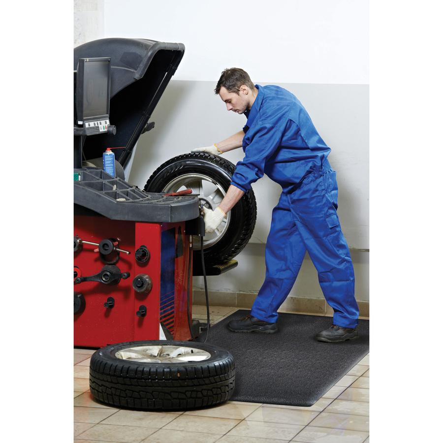 Genuine Joe Soft Step Vinyl Anti-Fatigue Mats - Warehouse - 10 ft Length x 36" Width x 0.375" Thickness - Vinyl - Black - 1 Each. Picture 2