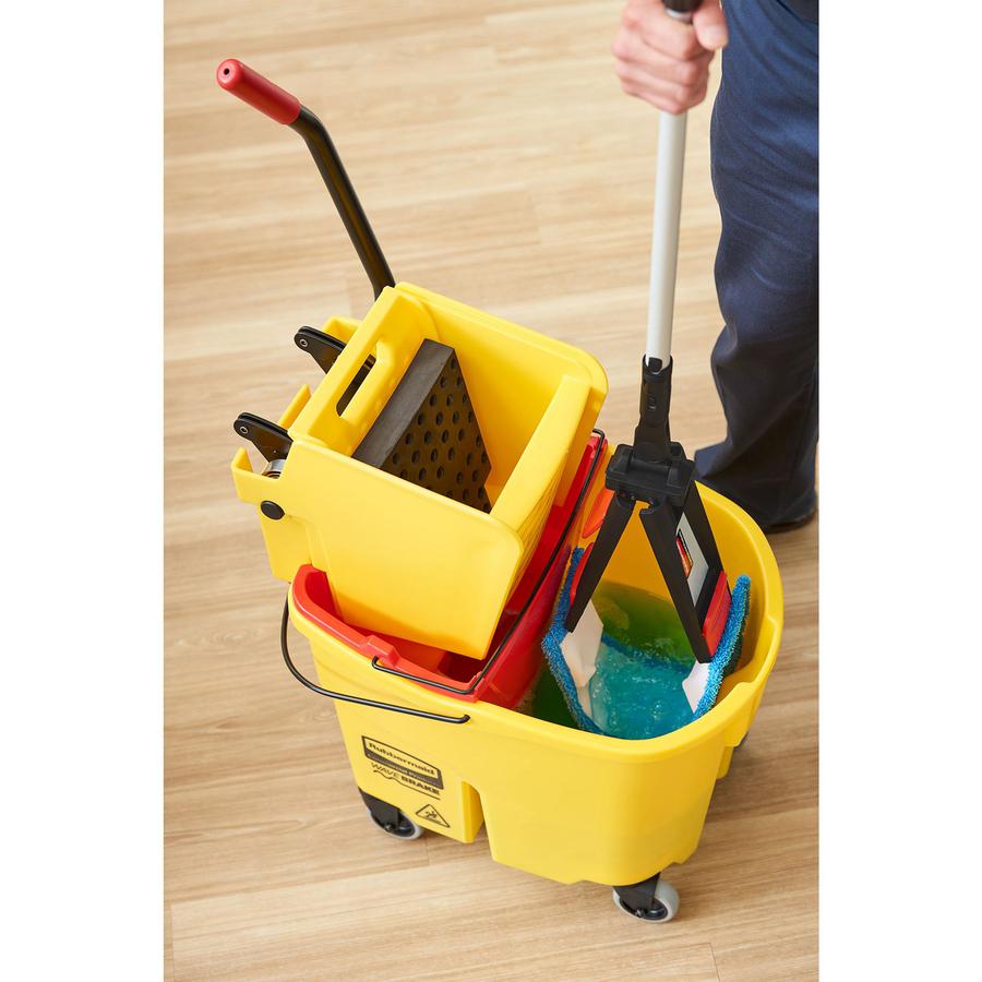 Rubbermaid Commercial Adaptable Flat Mop Kit - Black - 1 Each. Picture 2