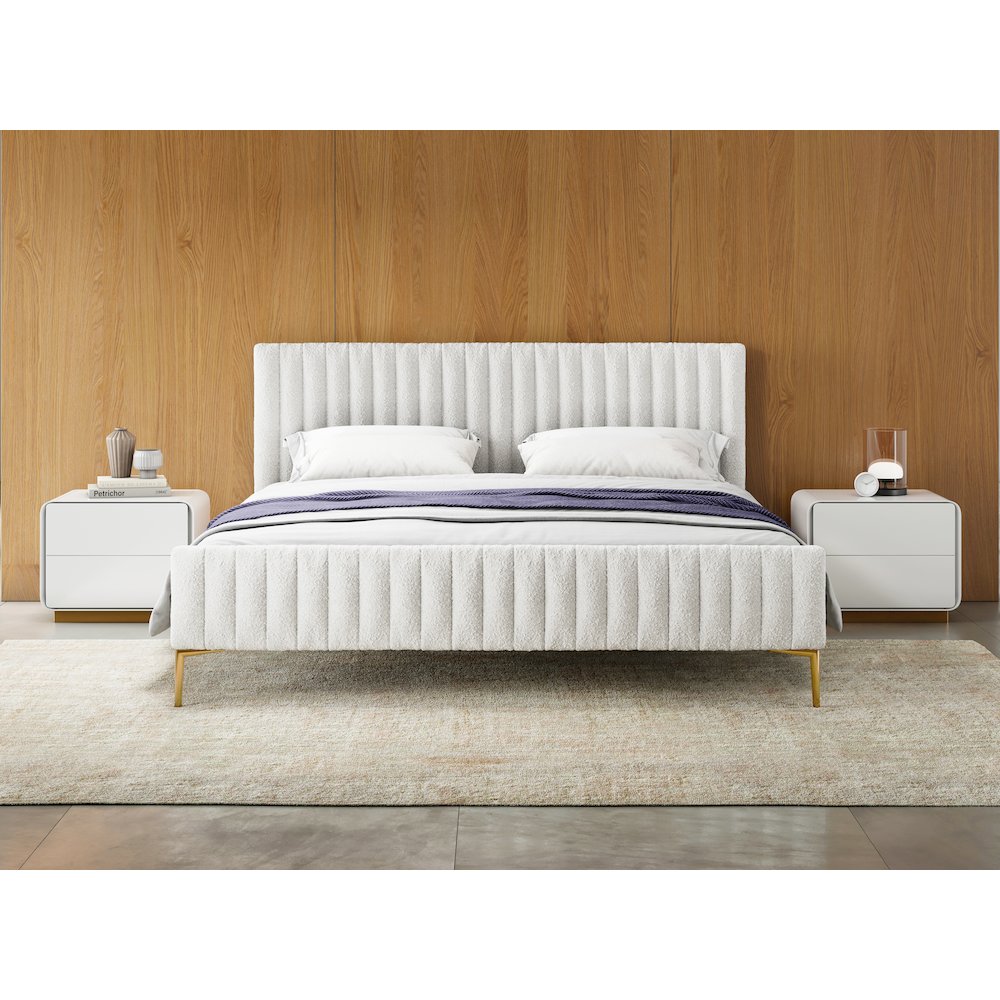 Julia Upholstered Modern Fabric King Platform Bed in White Boucle. Picture 2