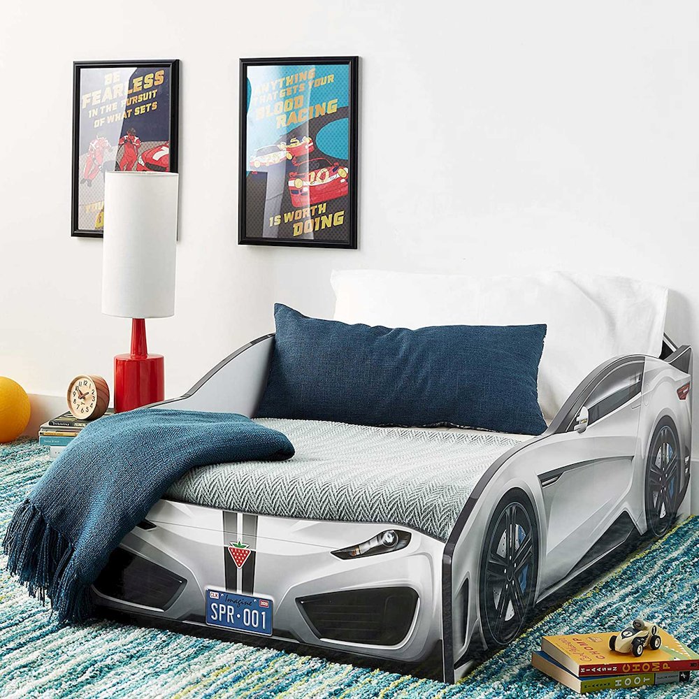 Spyder Toddle-Size Race Car Bed, White - Realistic 3D Graphics, License Plate. Picture 2