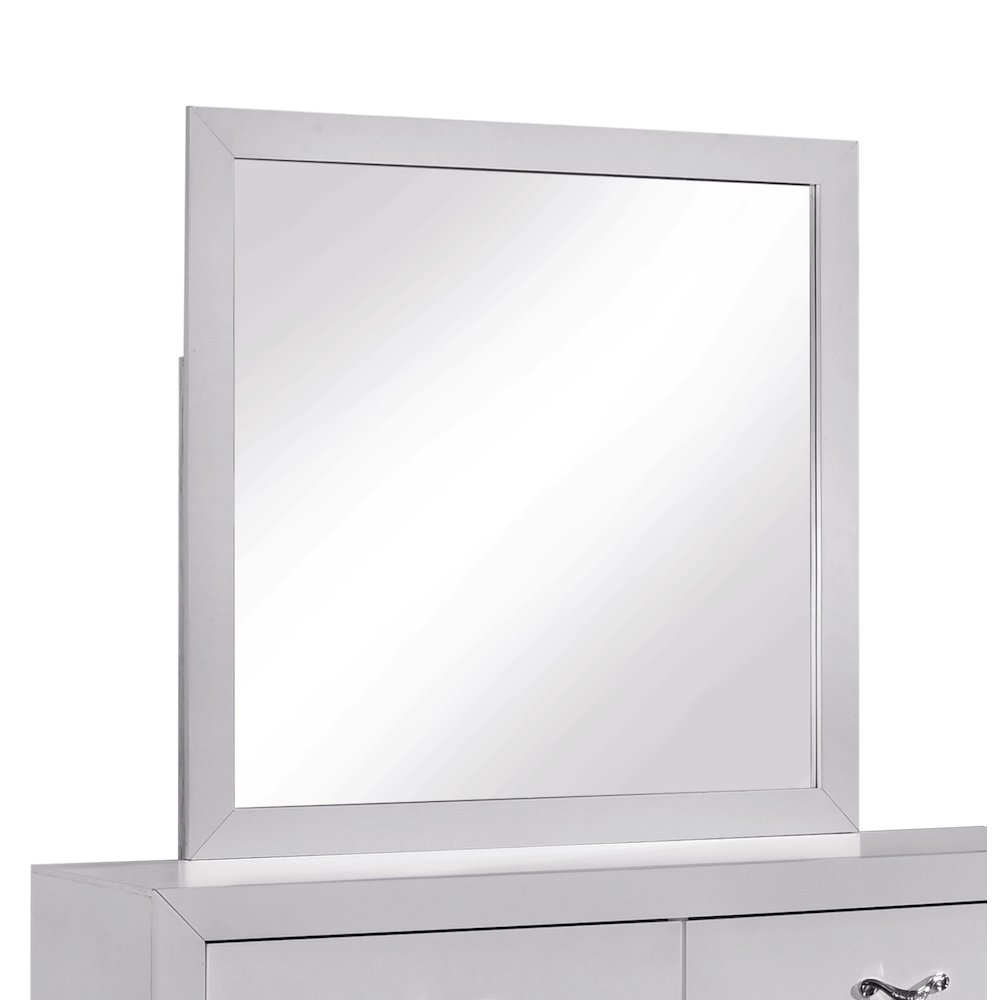 Glory Furniture Moreland Mirror, Sparkling White. Picture 1