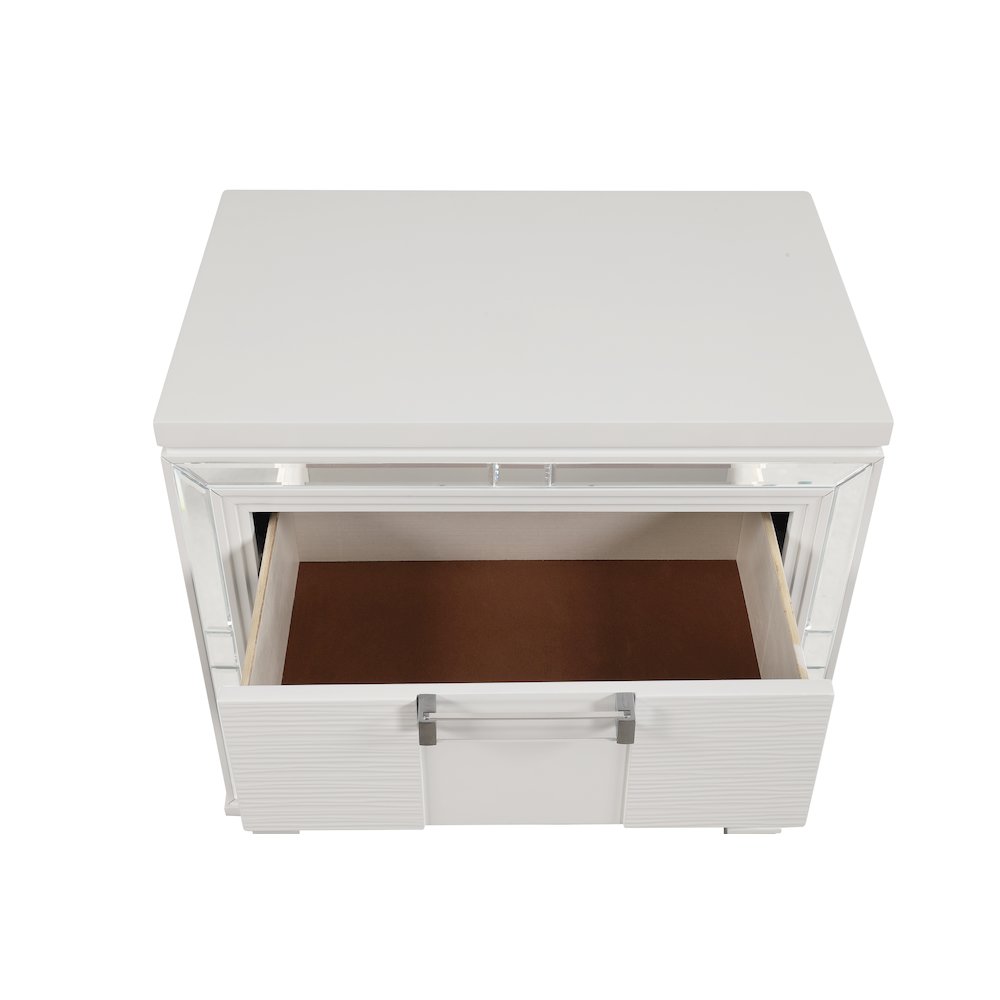 Glory Furniture Genoa Nightstand, Sparkling White. Picture 3