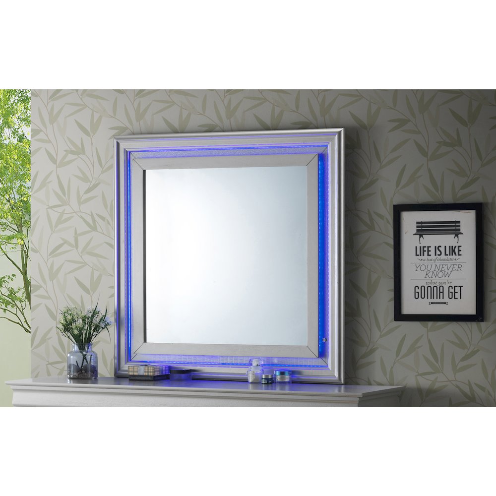 Glory Furniture Lorana Mirror in Champagne Color. Picture 5