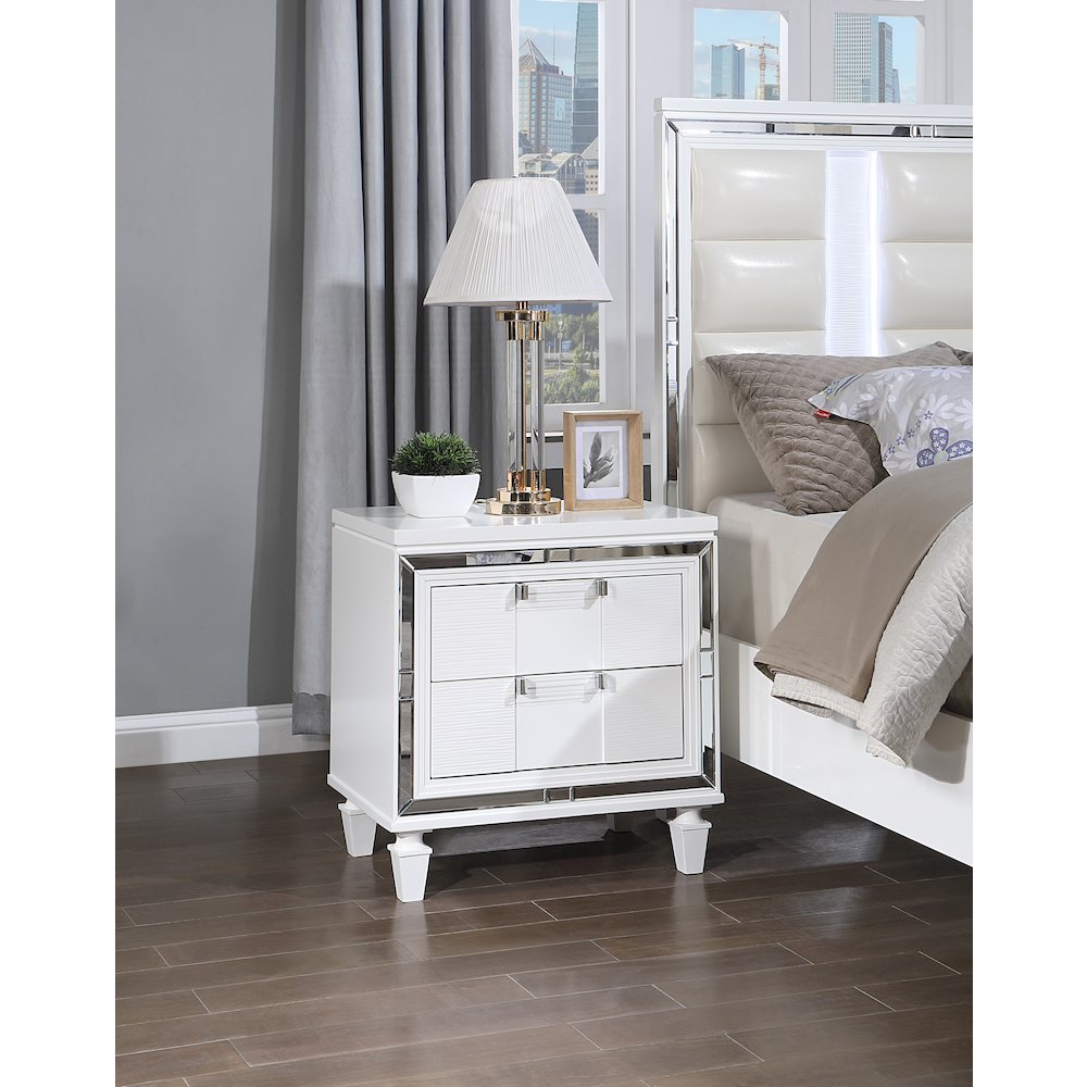 Glory Furniture Genoa Nightstand, Sparkling White. Picture 2
