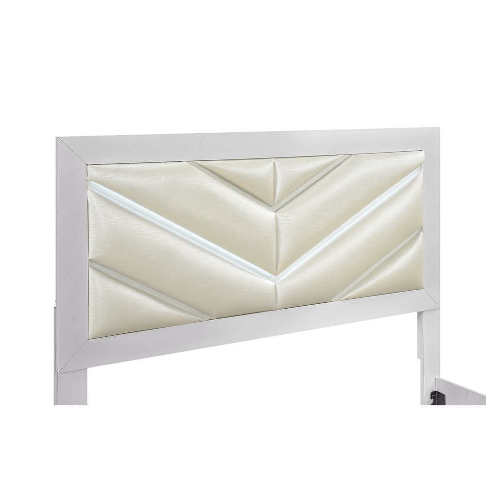 Glory Furniture Moreland Queen Bed, Sparkling White. Picture 3