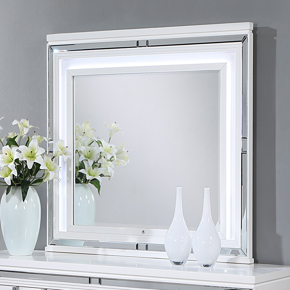 Glory Furniture Genoa Mirror, Sparkling White. Picture 5
