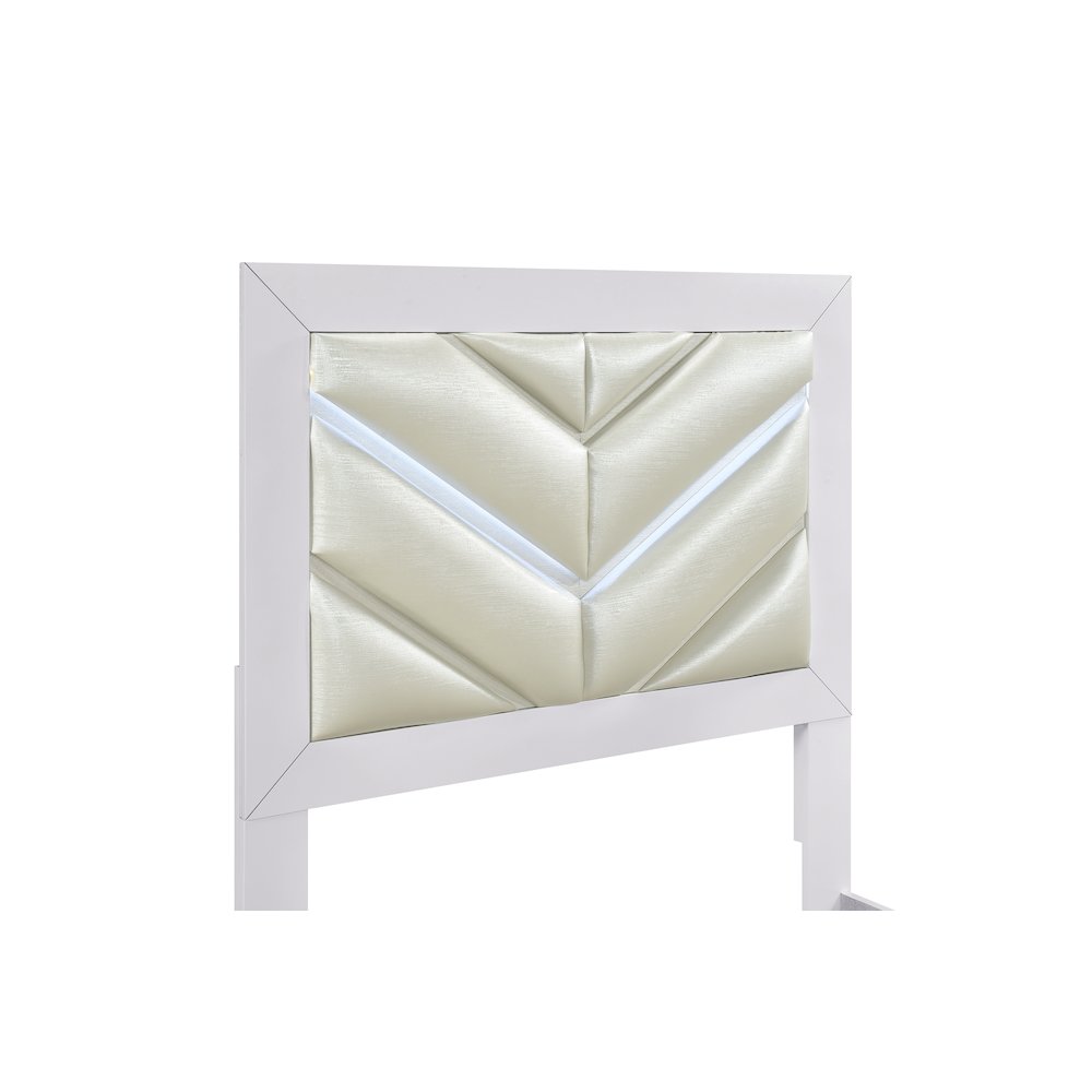 Glory Furniture Moreland Twin Bed, Sparkling White. Picture 3