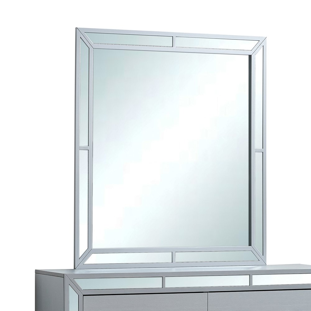 Glory Furniture Murry Mirror, Silver Color. Picture 5
