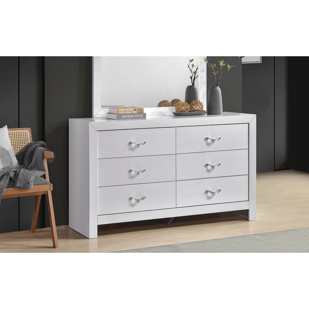 Glory Furniture Moreland Dresser, Sparkling White. Picture 2