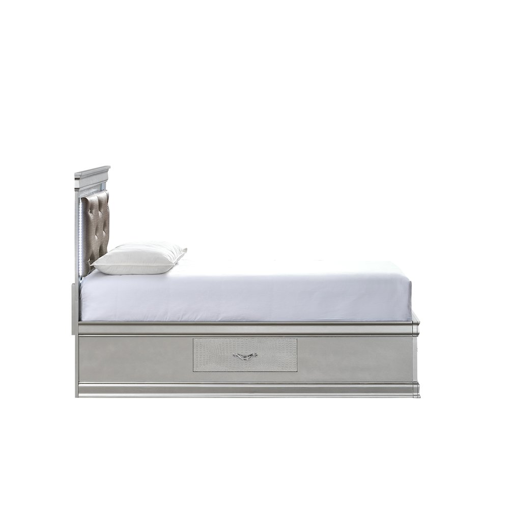 Glory Furniture Lorana Twin Bed, Silver Champagne Color. Picture 7
