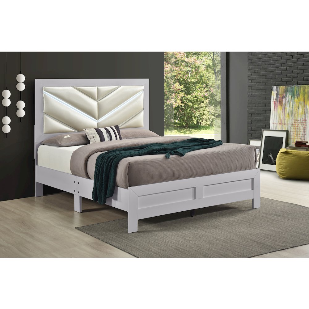 Glory Furniture Moreland King Bed, Sparkling White. Picture 6