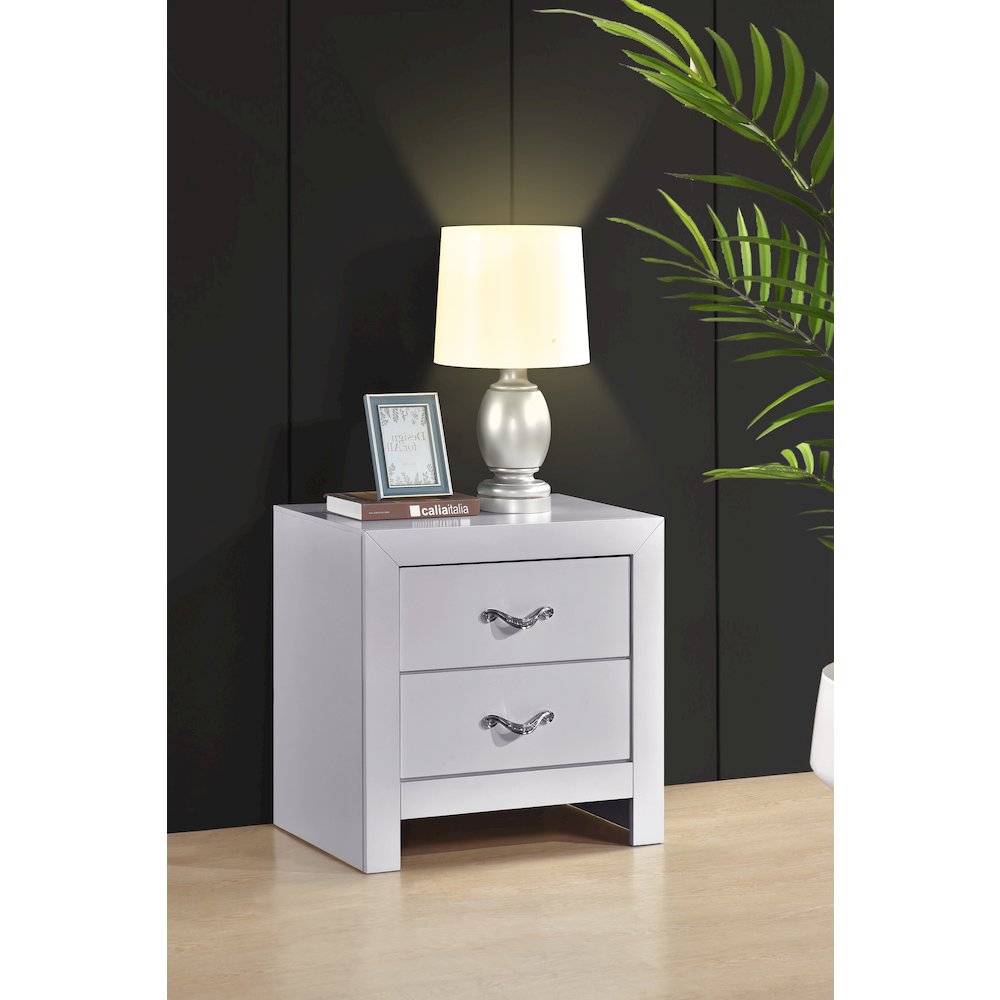 Glory Furniture Moreland Nightstand, Sparkling White. Picture 6