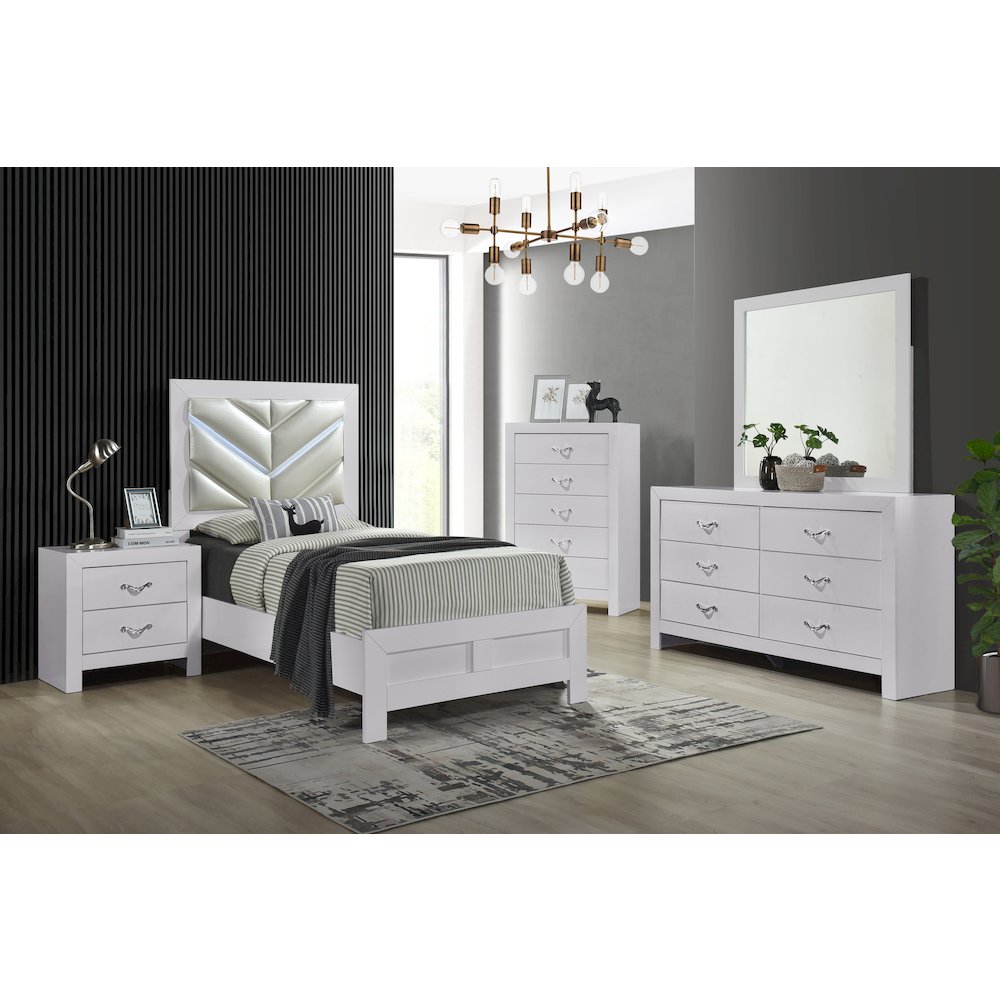 Glory Furniture Moreland Dresser, Sparkling White. Picture 7