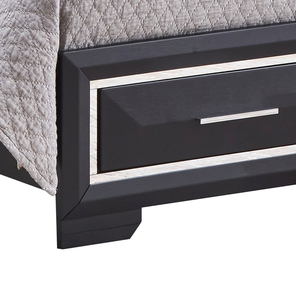 Glory Furniture Liverpool Queen Bed in Black Color. Picture 3