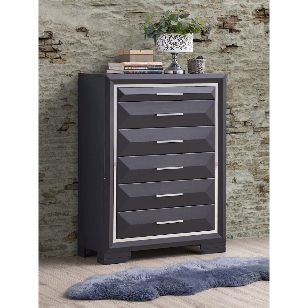 Glory Furniture Liverpool Chest in Black Color. Picture 7
