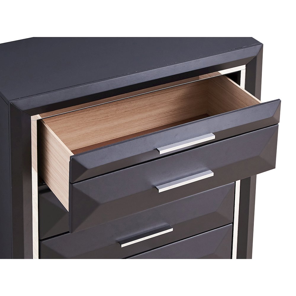 Glory Furniture Liverpool Chest in Black Color. Picture 5