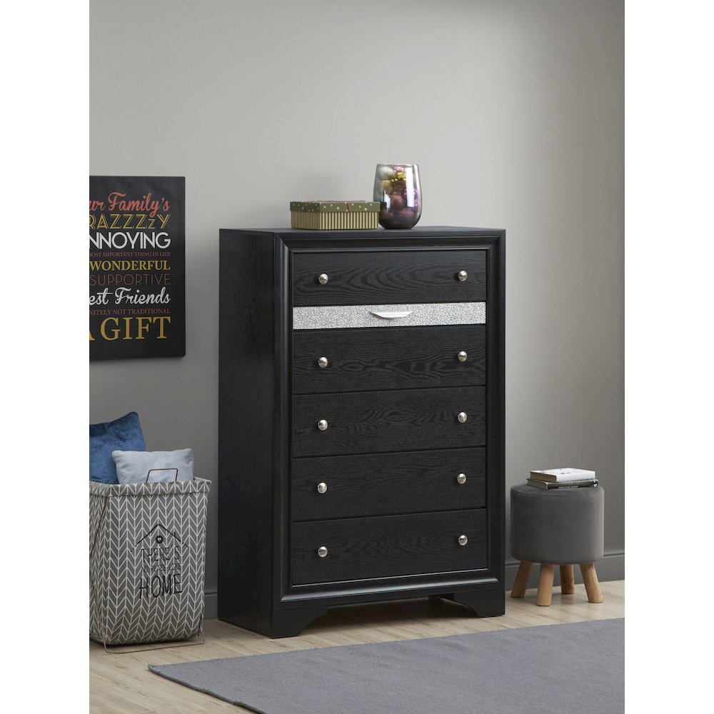 Glory Furniture Madrid Chest in Black Color. Picture 6