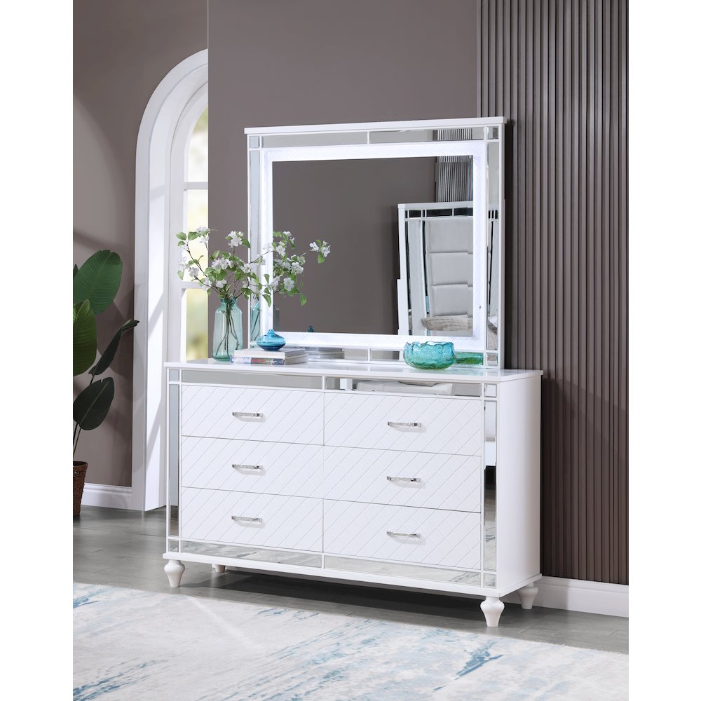 Glory Furniture Livorno Mirror in White Color. Picture 3