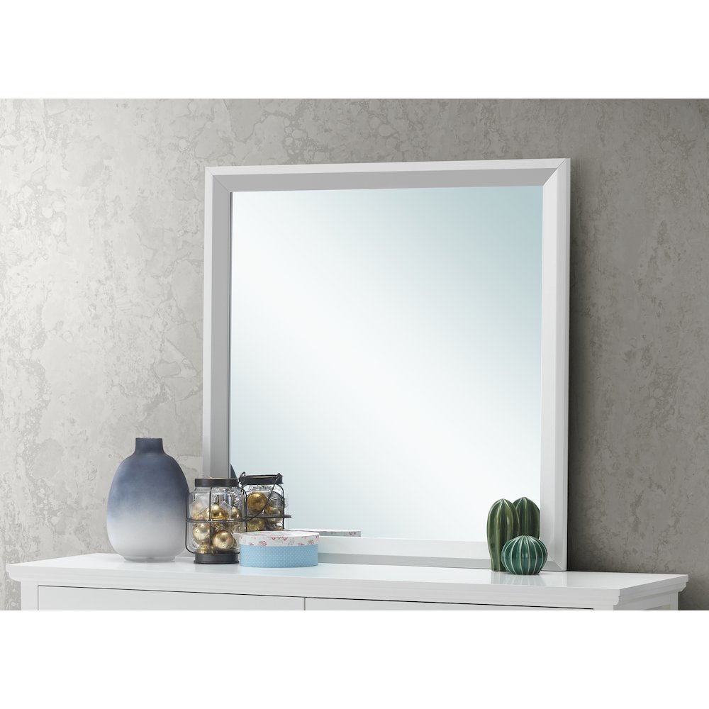 Glory Furniture Primo Mirror in White Color. Picture 5