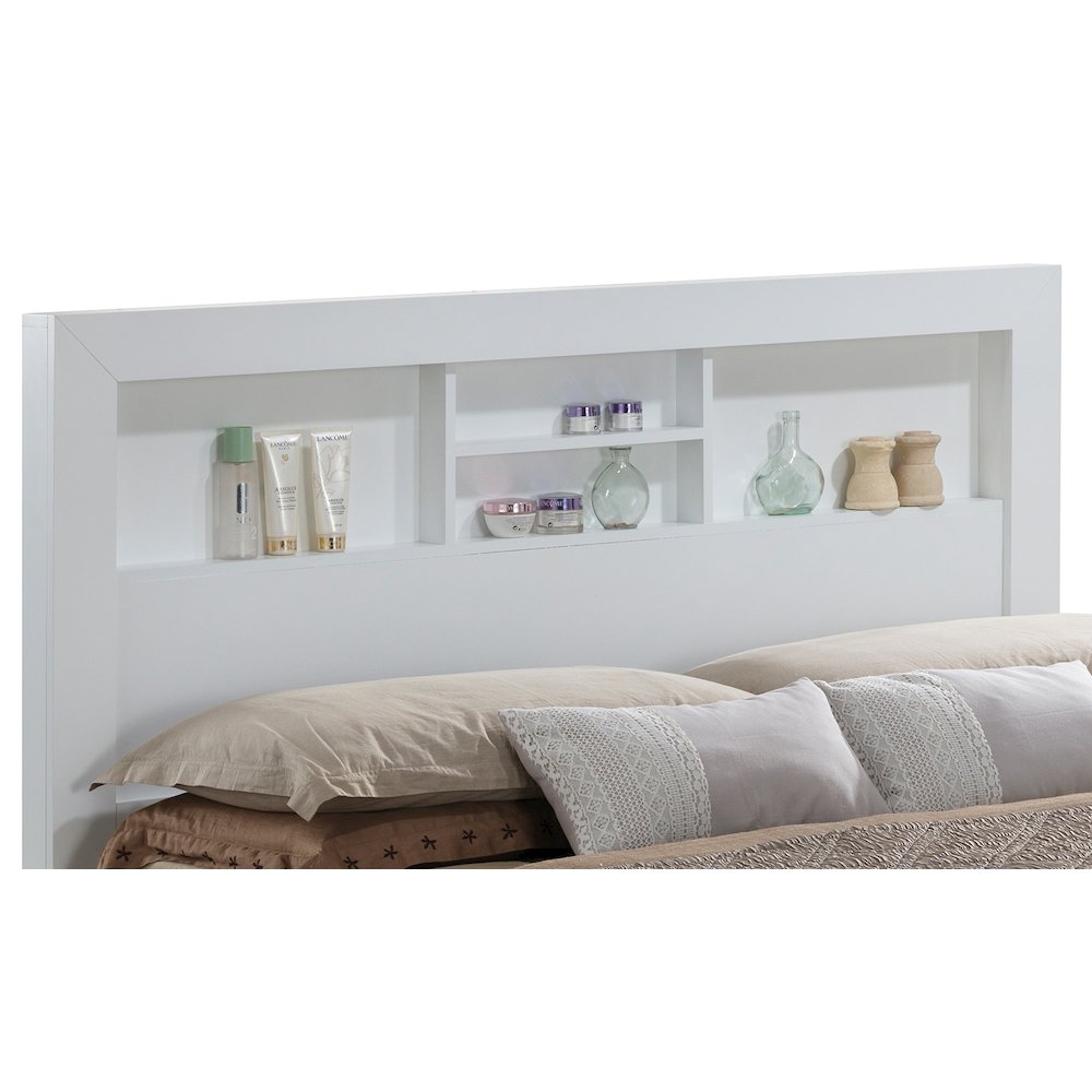 Glory Furniture Burlington Queen Bed in White Color. Picture 2
