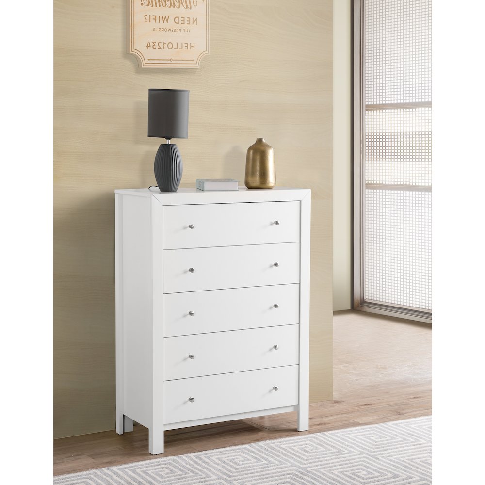 Glory Furniture Burlington Chest in White Color. Picture 2