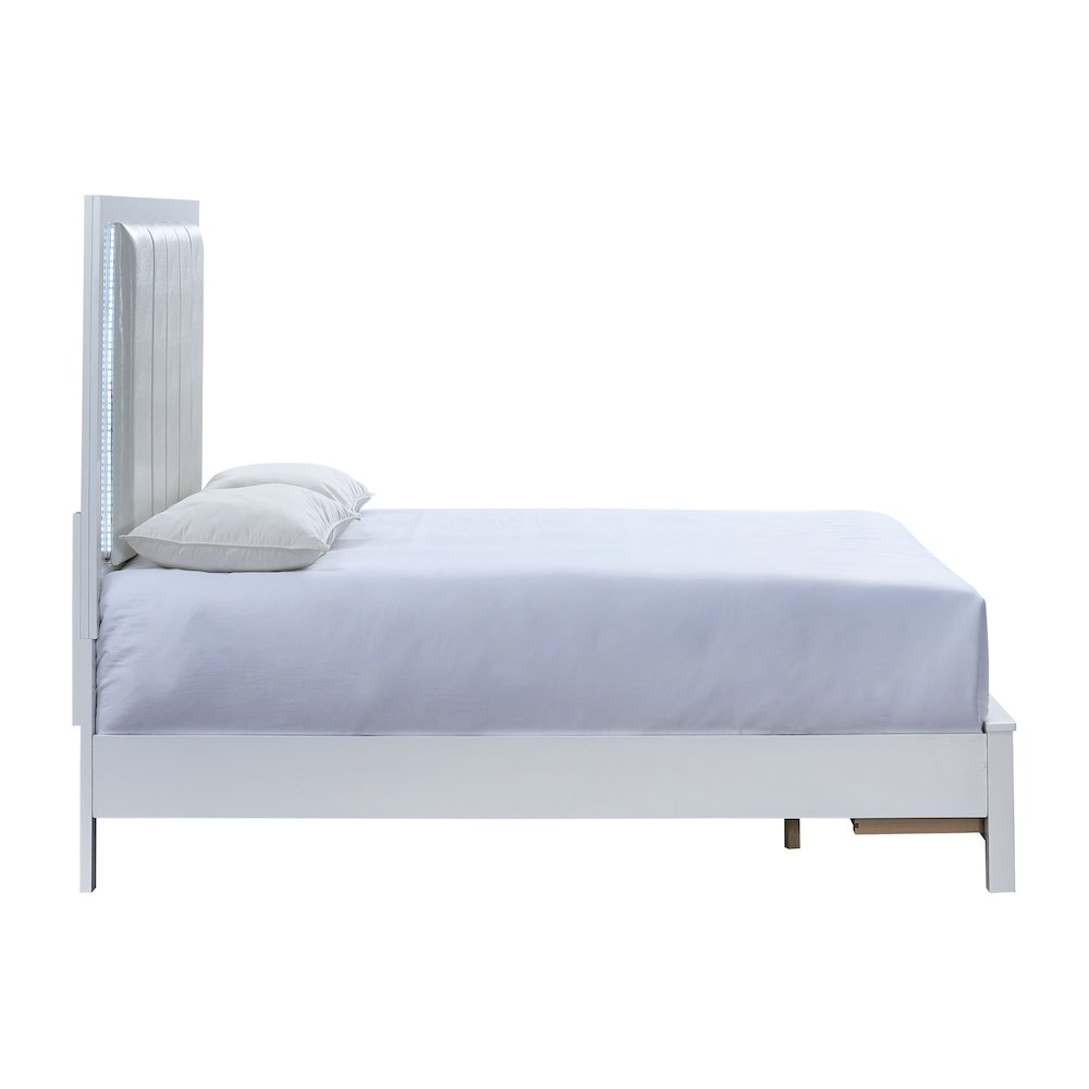 Glory Furniture Burlington King Bed, White Color. Picture 3