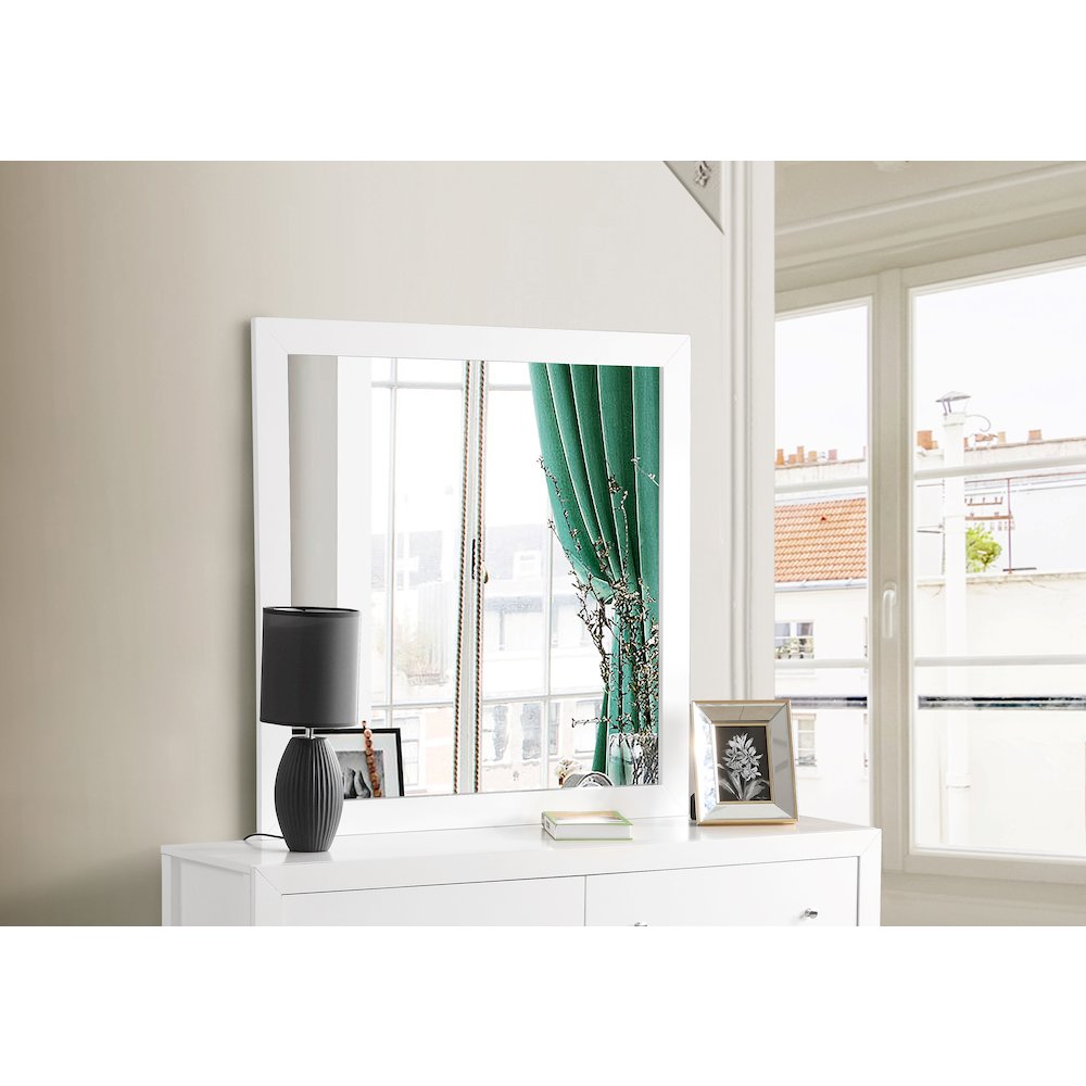 Glory Furniture Burlington Mirror in White Color. Picture 7