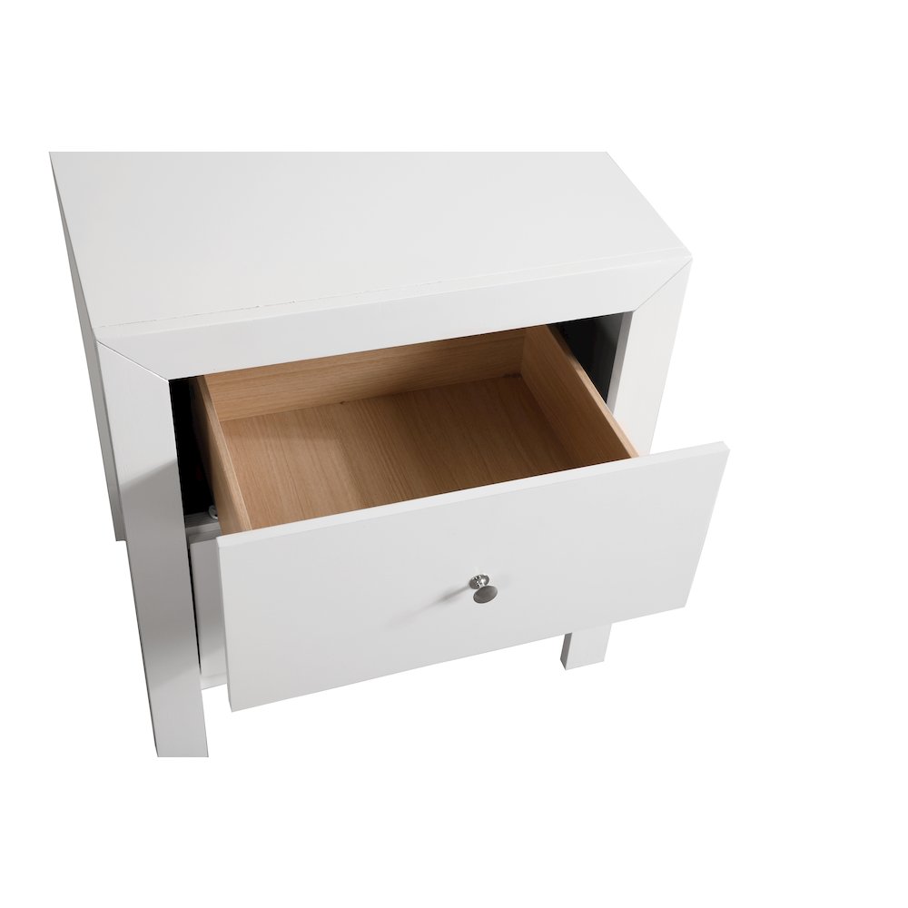 Glory Furniture Burlington Night Stand in White Color. Picture 3