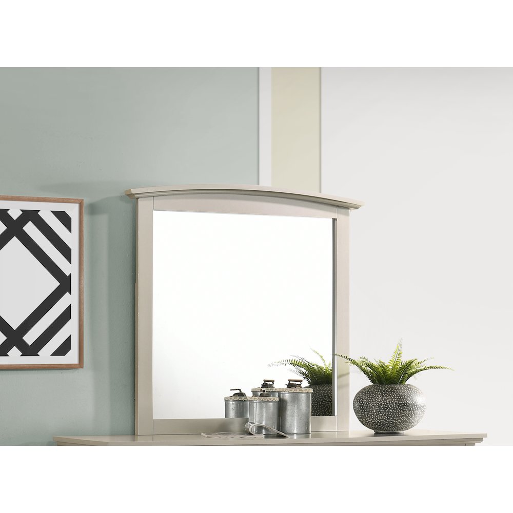 Glory Furniture Hammond Mirror in Champagne Color. Picture 4