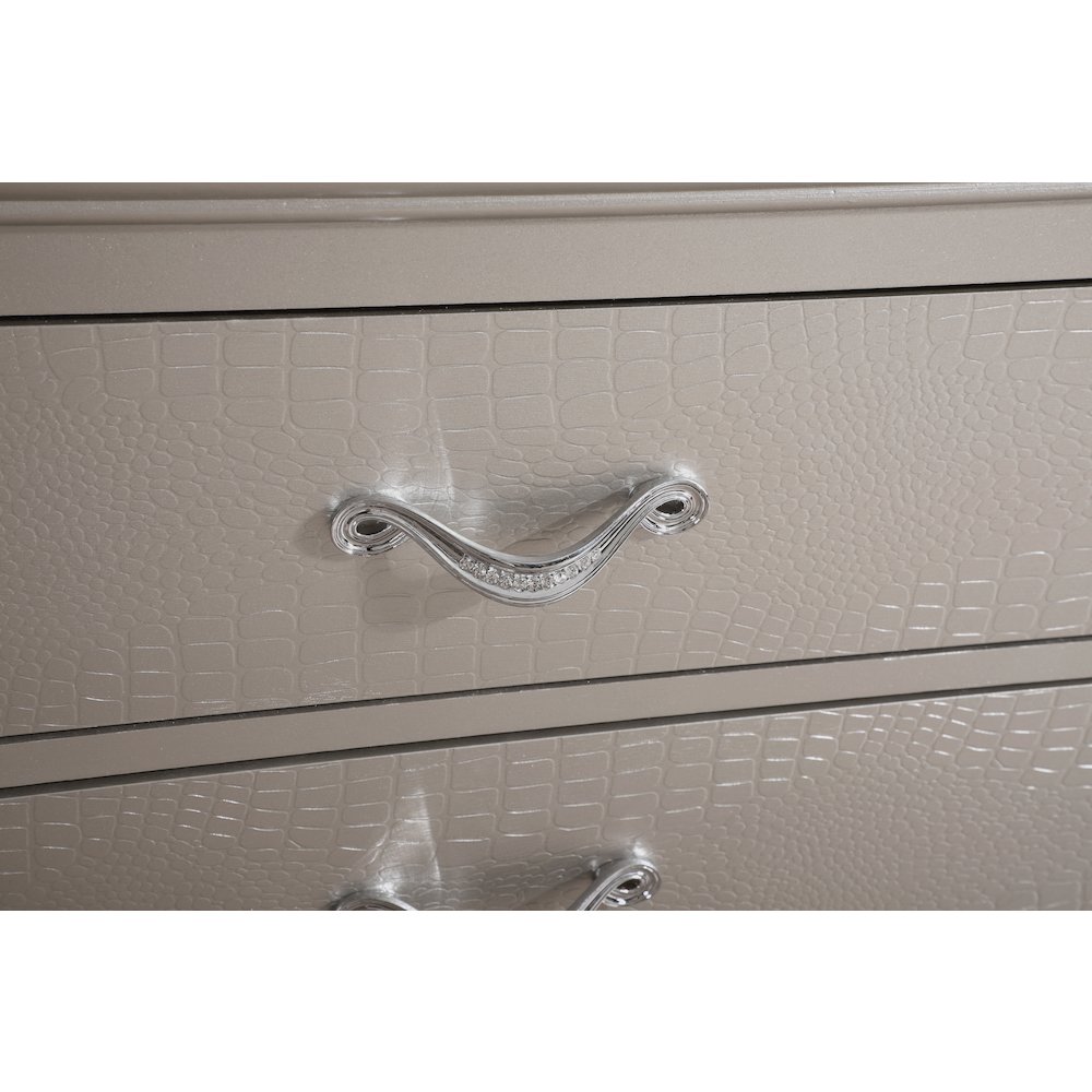 Glory Furniture Lorana Dresser in Champagne Color. Picture 6