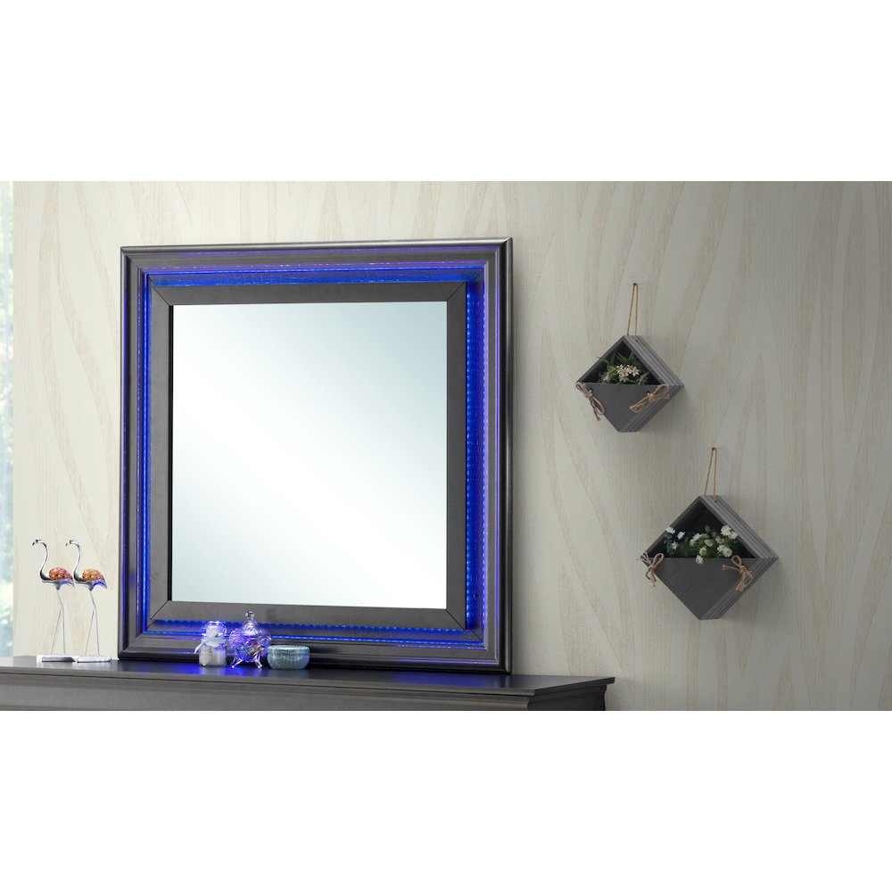 Glory Furniture Lorana Mirror in Metalic Black Color. Picture 11