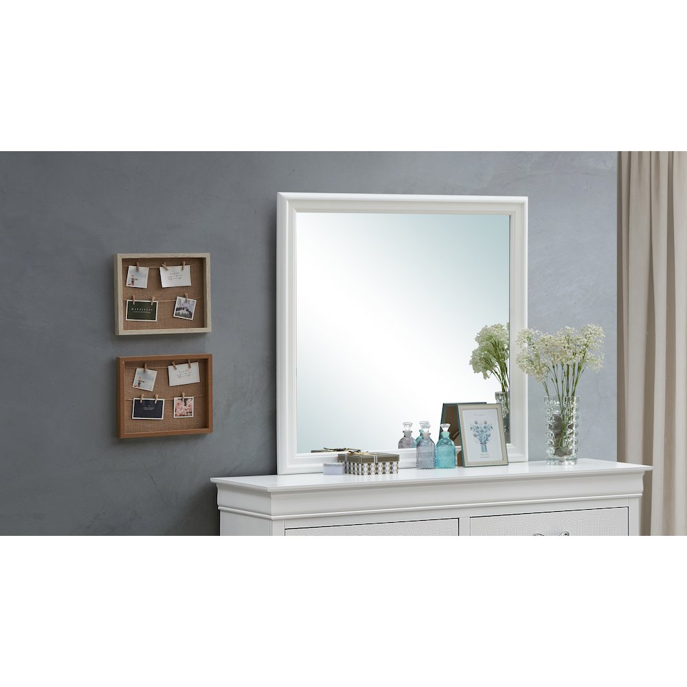 Glory Furniture Lorana Mirror in White Color. Picture 2