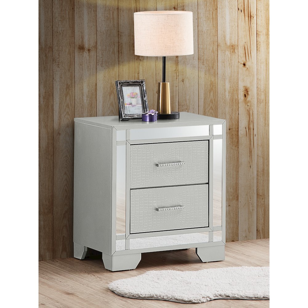 Glory Furniture Madison Nightstand in Champagne Color. Picture 8