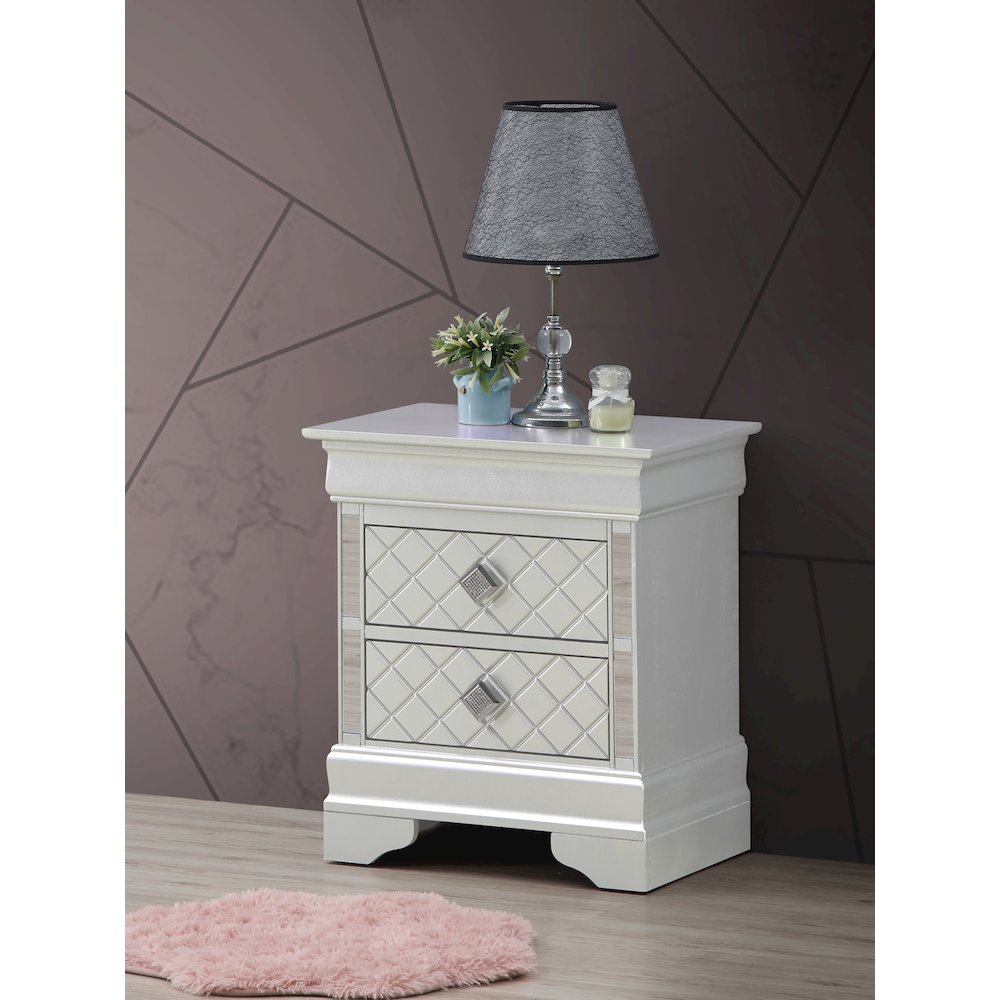 Glory Furniture Verona Nightstand in Champagne Color. Picture 8