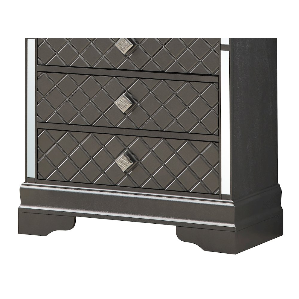 Glory Furniture Verona Chest in Metalic Black Color. Picture 8
