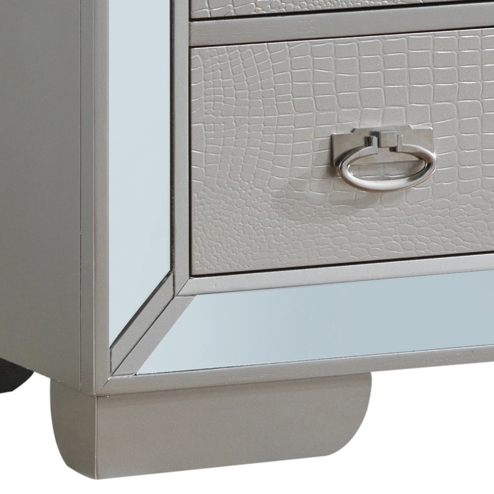 Glory Furniture Hollywood Hills Chest in Champagne Color. Picture 3