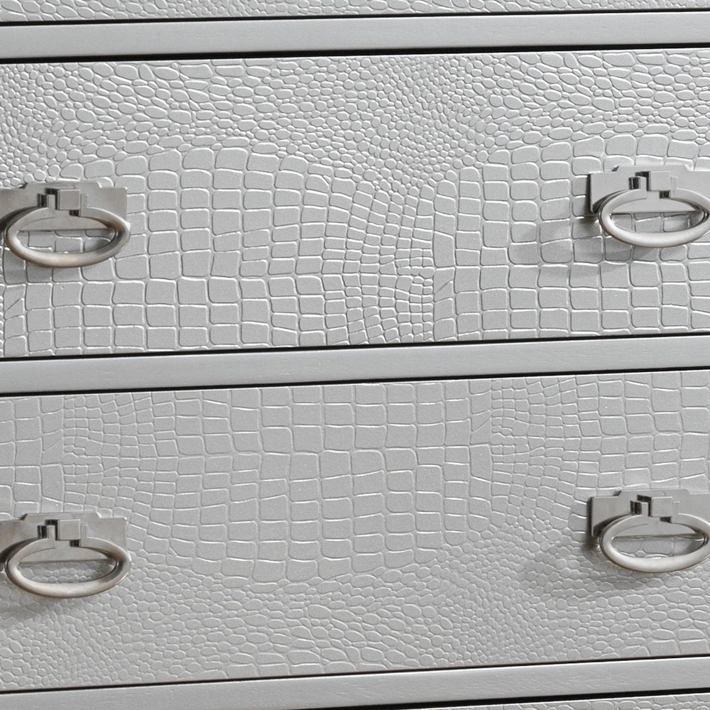 Glory Furniture Hollywood Hills Chest in Champagne Color. Picture 4