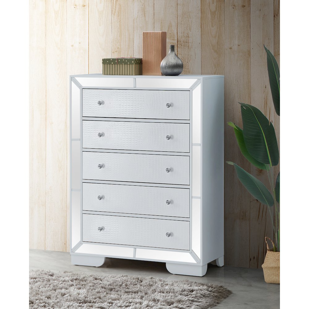 Glory Furniture Hollywood_Hills Chest in White Color. Picture 7