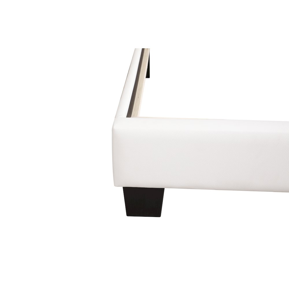 Glory Furniture Caldwell Full Bed in White Color. Picture 14